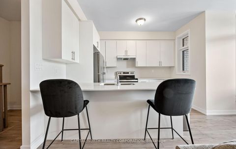 Photo 10 at 33 Kintall Way, Steeles West Industrial, Vaughan
