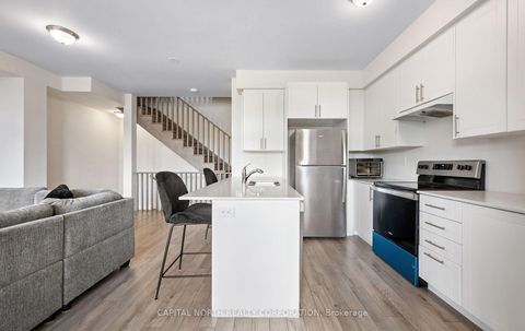 Photo 16 at 33 Kintall Way, Steeles West Industrial, Vaughan