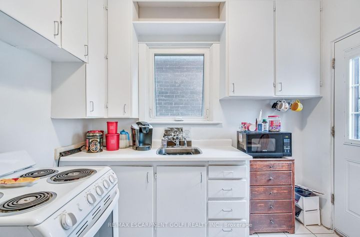 Photo 3 at 93 EAST 23RD Street, Eastmount, Hamilton