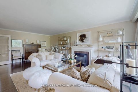 Photo 4 at 25 Cedar Springs Grove, Bathurst Manor, Toronto