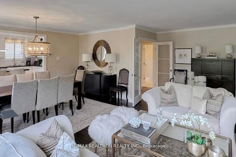 Photo 7 at 25 Cedar Springs Grove, Bathurst Manor, Toronto