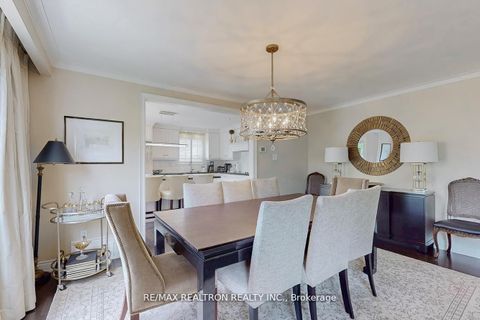Photo 9 at 25 Cedar Springs Grove, Bathurst Manor, Toronto