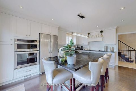 Photo 13 at 25 Cedar Springs Grove, Bathurst Manor, Toronto