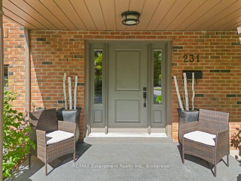 Photo 2 at 231 Southwood Court, BR Bronte, Oakville