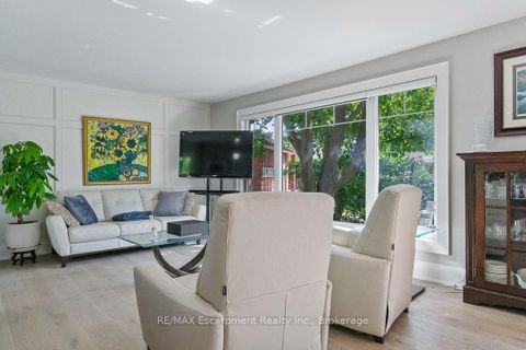 Photo 3 at 231 Southwood Court, BR Bronte, Oakville