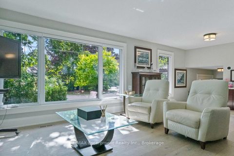 Photo 4 at 231 Southwood Court, BR Bronte, Oakville