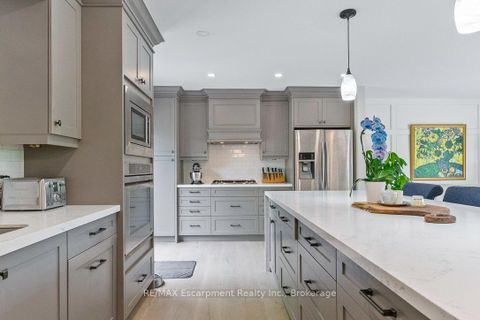 Photo 9 at 231 Southwood Court, BR Bronte, Oakville