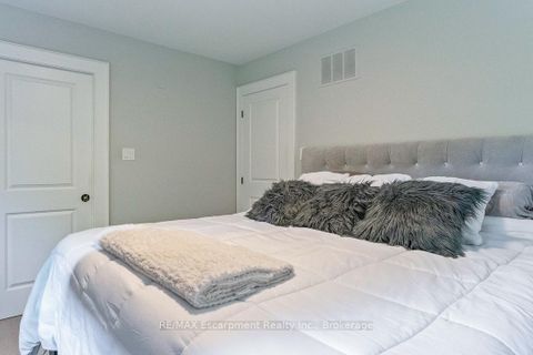 Photo 16 at 231 Southwood Court, BR Bronte, Oakville