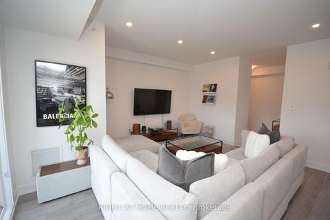 Photo 4 at 411 - 8 Culinary Lane, Rural Barrie Southeast, Barrie