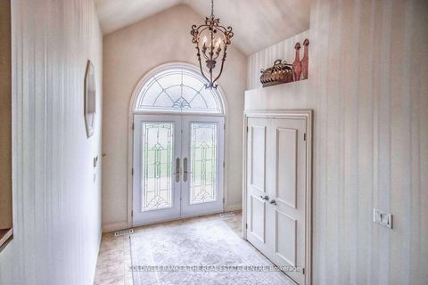 Photo 2 at 4 Orlon Crescent, South Richvale, Richmond Hill