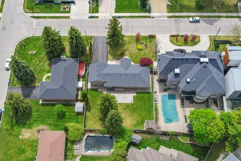 Photo 14 at 4 Orlon Crescent, South Richvale, Richmond Hill