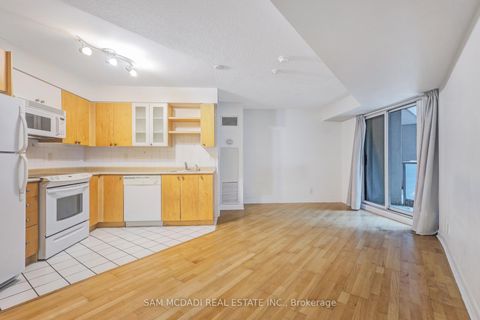Photo 5 at 332 - 600 Fleet Street, Niagara, Toronto