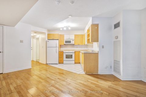 Photo 6 at 332 - 600 Fleet Street, Niagara, Toronto