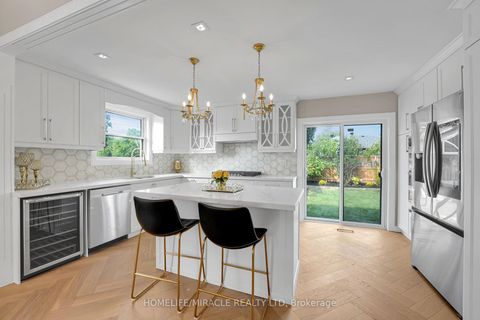 Photo 10 at 125 Elmcrest Road, West Deane, Toronto