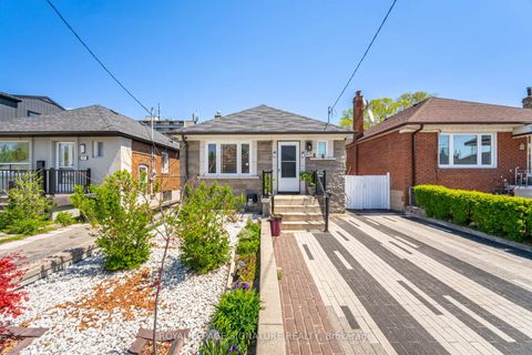 Photo 1 at 25 Handel Street, Smythe, Toronto