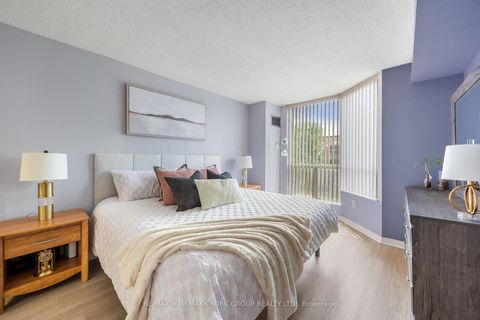 Photo 8 at 301 - 309 Major Mackenzie Drive, Harding, Richmond Hill