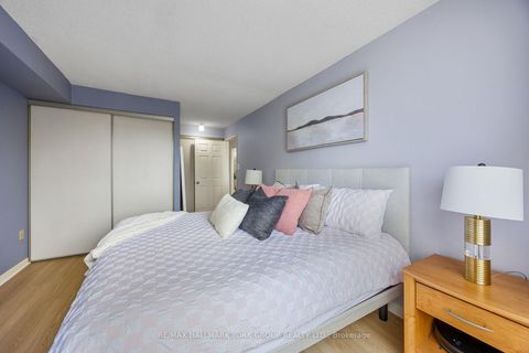 Photo 9 at 301 - 309 Major Mackenzie Drive, Harding, Richmond Hill