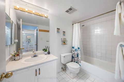 Photo 10 at 301 - 309 Major Mackenzie Drive, Harding, Richmond Hill