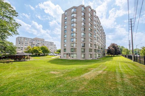 Photo 21 at 301 - 309 Major Mackenzie Drive, Harding, Richmond Hill