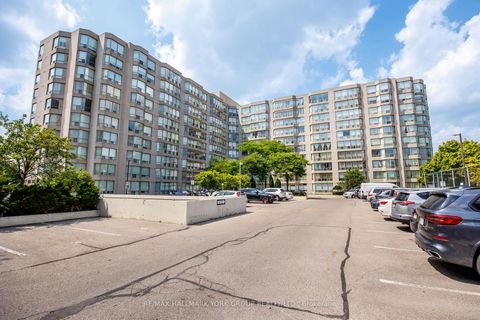 Photo 23 at 301 - 309 Major Mackenzie Drive, Harding, Richmond Hill