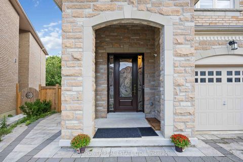Photo 3 at 71 Meadowsweet Lane, Oak Ridges Lake Wilcox, Richmond Hill