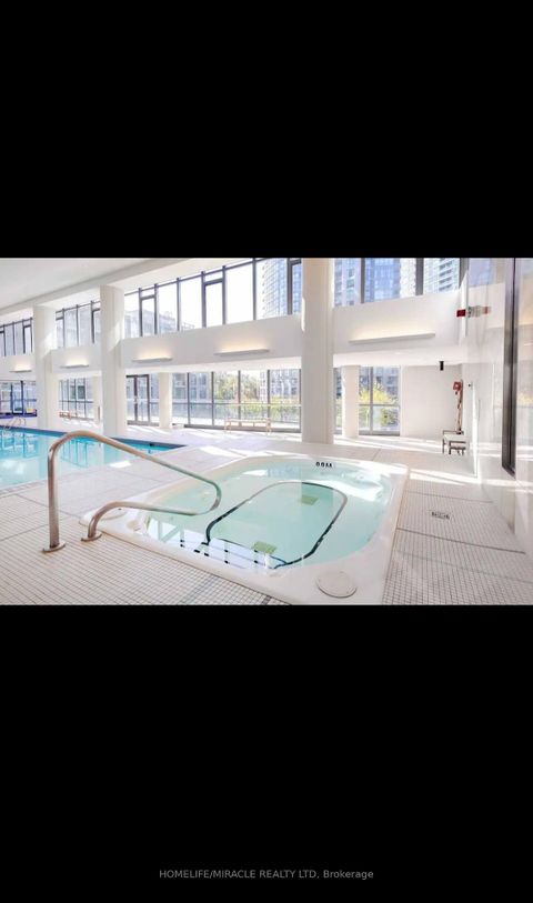 Photo 11 at 502 - 215 Fort York Boulevard, Waterfront Communities C1, Toronto