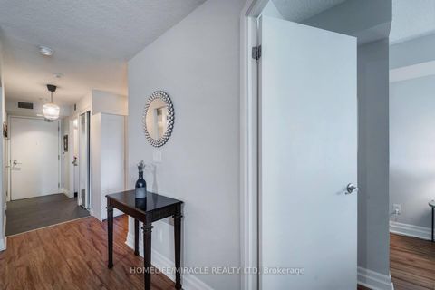 Photo 12 at 502 - 215 Fort York Boulevard, Waterfront Communities C1, Toronto