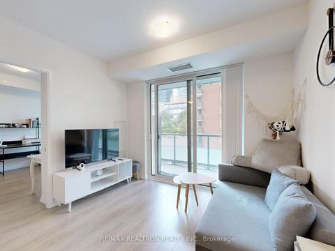 Photo 3 at 518 - 50 Dunfield Avenue, Mount Pleasant West, Toronto