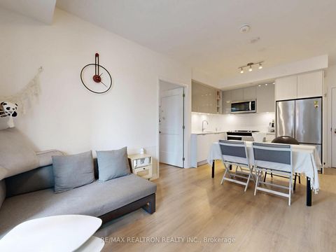 Photo 5 at 518 - 50 Dunfield Avenue, Mount Pleasant West, Toronto
