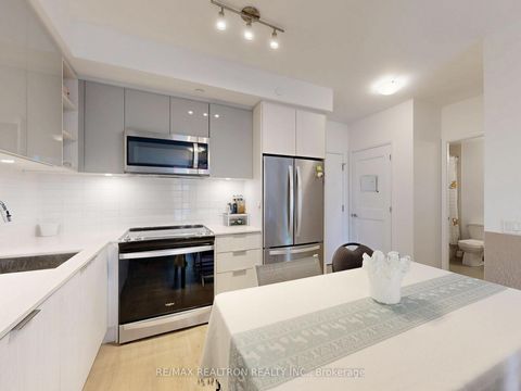 Photo 8 at 518 - 50 Dunfield Avenue, Mount Pleasant West, Toronto