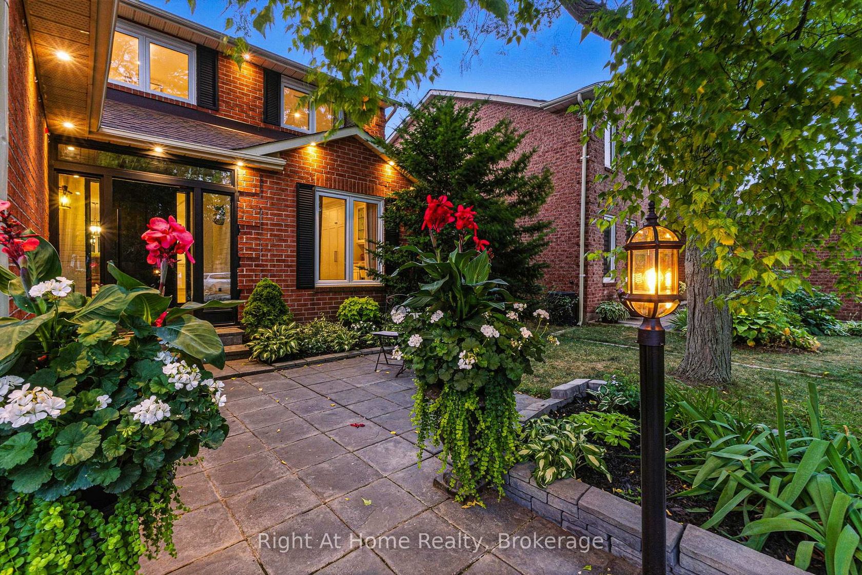 230 Poole Drive, RO River Oaks, Oakville 