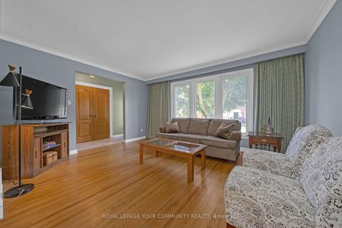 Photo 5 at 9 Theresa Avenue, Newtonbrook West, Toronto