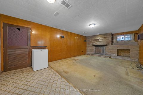 Photo 15 at 9 Theresa Avenue, Newtonbrook West, Toronto