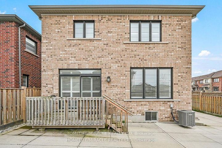 Photo 3 at 3 Aldgate Avenue, Stoney Creek Mountain, Hamilton