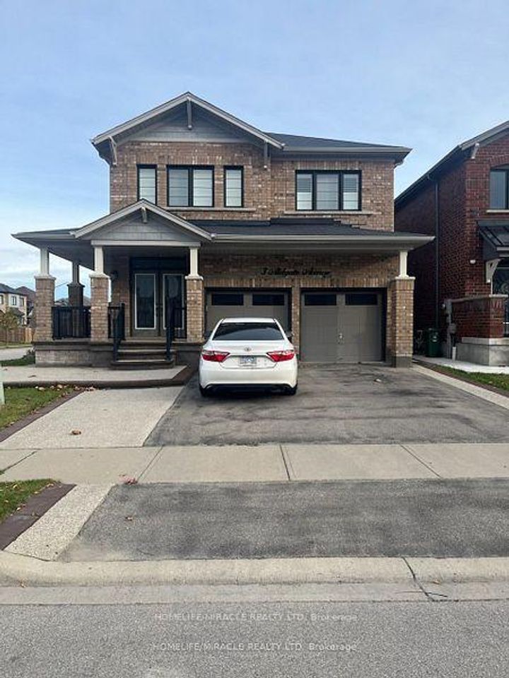 Photo 6 at 3 Aldgate Avenue, Stoney Creek Mountain, Hamilton