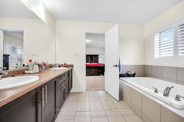 Photo 15 at 3 Aldgate Avenue, Stoney Creek Mountain, Hamilton