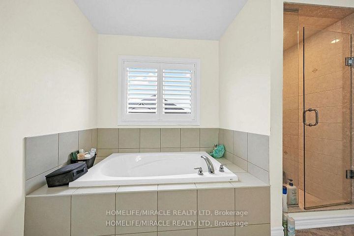 Photo 16 at 3 Aldgate Avenue, Stoney Creek Mountain, Hamilton