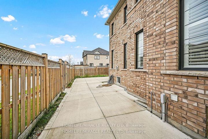 Photo 38 at 3 Aldgate Avenue, Stoney Creek Mountain, Hamilton