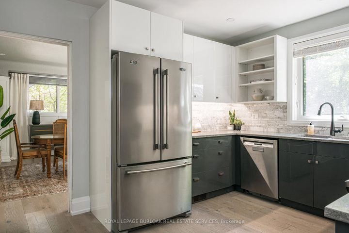 Photo 12 at 3 Oakwood Place, Westdale, Hamilton