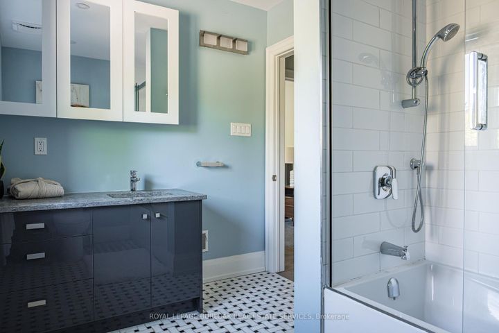 Photo 25 at 3 Oakwood Place, Westdale, Hamilton