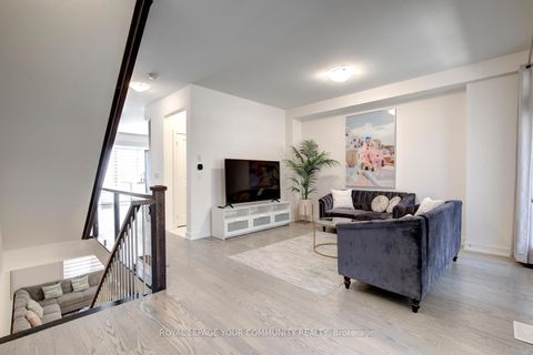 Photo 13 at 16 Glenngarry Crescent, Rural Vaughan, Vaughan
