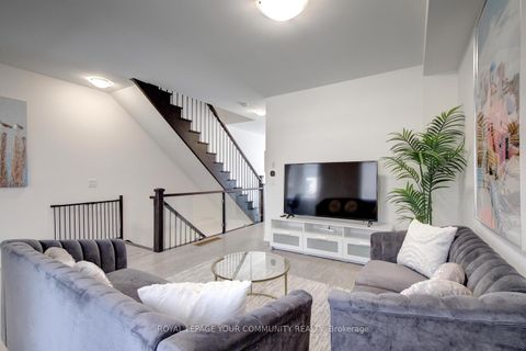 Photo 14 at 16 Glenngarry Crescent, Rural Vaughan, Vaughan