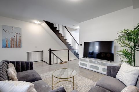 Photo 16 at 16 Glenngarry Crescent, Rural Vaughan, Vaughan