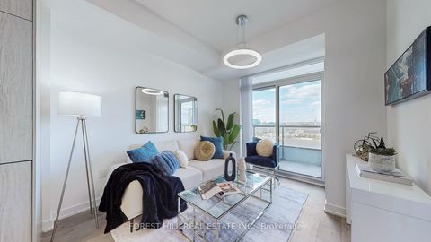 Photo 1 at 818 - 38 Honeycrisp Crescent, Concord, Vaughan