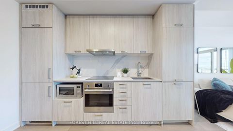 Photo 7 at 818 - 38 Honeycrisp Crescent, Concord, Vaughan