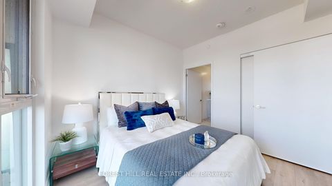 Photo 10 at 818 - 38 Honeycrisp Crescent, Concord, Vaughan