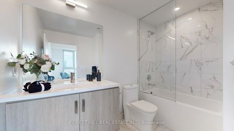 Photo 12 at 818 - 38 Honeycrisp Crescent, Concord, Vaughan