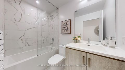 Photo 17 at 818 - 38 Honeycrisp Crescent, Concord, Vaughan