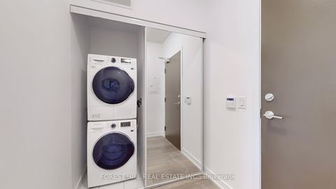 Photo 19 at 818 - 38 Honeycrisp Crescent, Concord, Vaughan