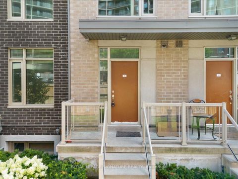 Photo 1 at 61 - 35 Applewood Lane, Etobicoke West Mall, Toronto